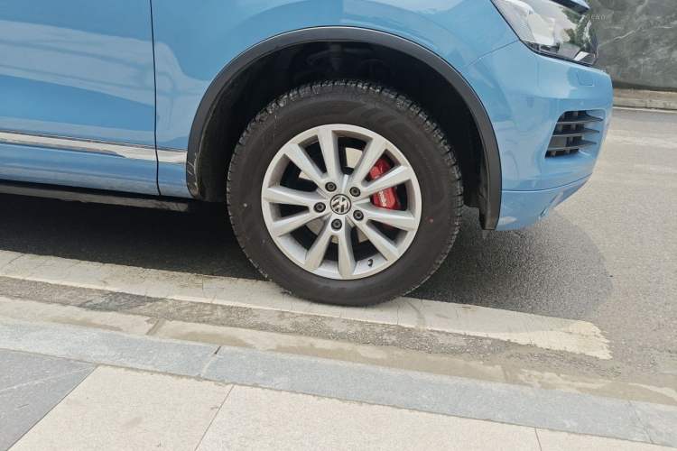 Used Volkswagen Touareg  Right Front Wheel Hub