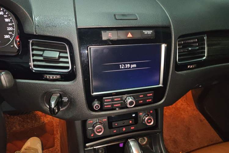 Used Volkswagen Touareg 2013 3.0 TSI X 10th Anniversary Limited Edition Audio And AC Panel