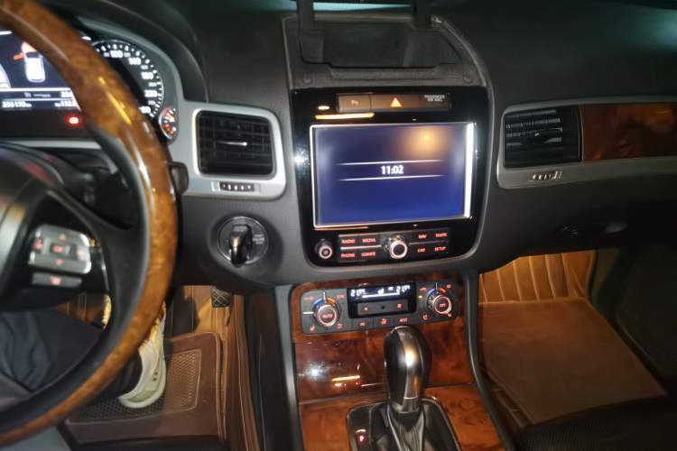 Used Volkswagen Touareg 2013 3.0 TSI Limited Luxury Edition Audio And AC Panel