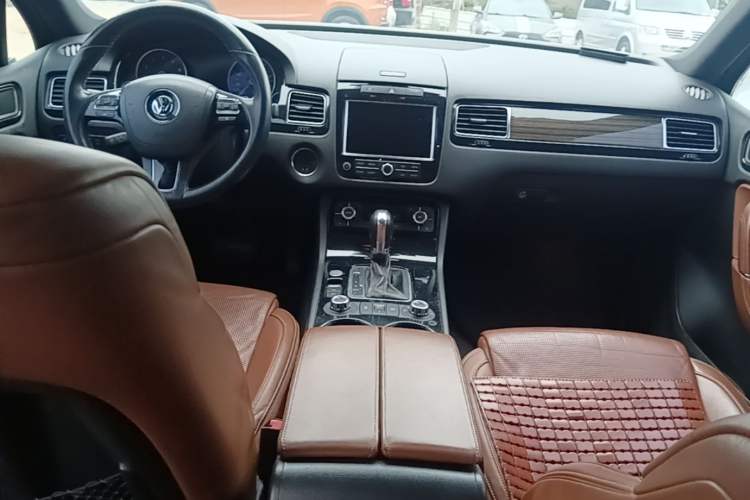 Used Volkswagen Touareg 2013 3.0 TSI X 10th Anniversary Limited Edition Center Console
