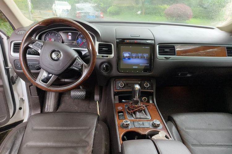 Used Volkswagen Touareg 2013 3.0 TSI Limited Luxury Edition Center Console