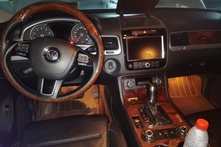 Used Volkswagen Touareg 2013 3.0 TSI Limited Luxury Edition Center Console