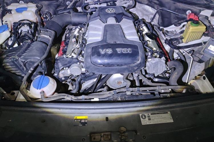 Used Volkswagen Touareg 2013 3.0 TSI X 10th Anniversary Limited Edition Engine Bay