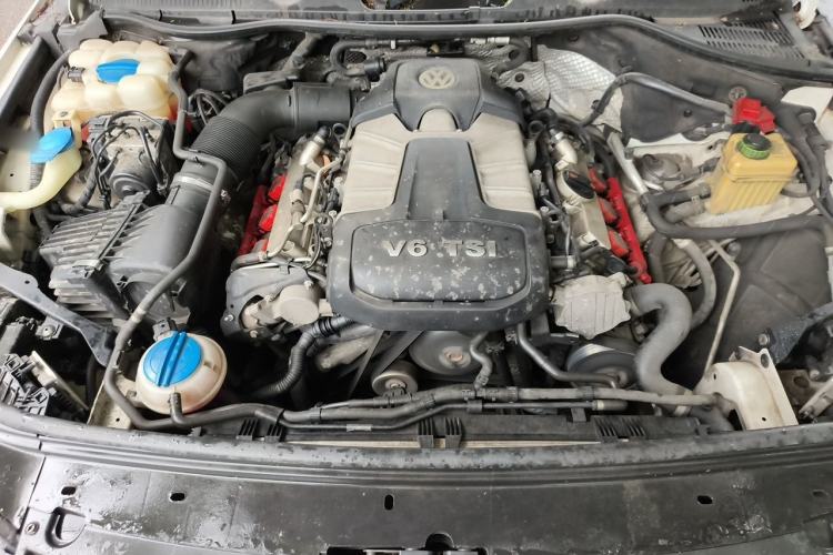 Used Volkswagen Touareg 2013 3.0 TSI Limited Luxury Edition Engine Bay