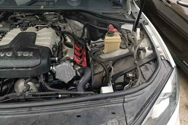 Used Volkswagen Touareg 2013 3.0 TSI X 10th Anniversary Limited Edition Engine Bay Left