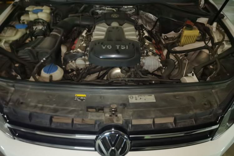 Used Volkswagen Touareg 2013 3.0 TSI Limited Luxury Edition Engine Bay