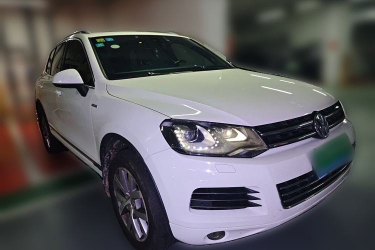 Used Volkswagen Touareg 2013 3.0 TSI X 10th Anniversary Limited Edition Front Right 45 Deg
