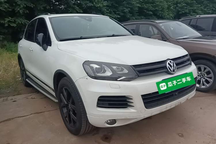 Used Volkswagen Touareg 2013 3.0 TSI X 10th Anniversary Limited Edition Front Right 45 Deg
