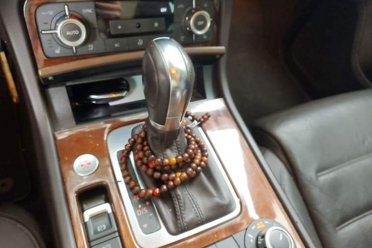 Used Volkswagen Touareg 2013 3.0 TSI Limited Luxury Edition Gear Lever