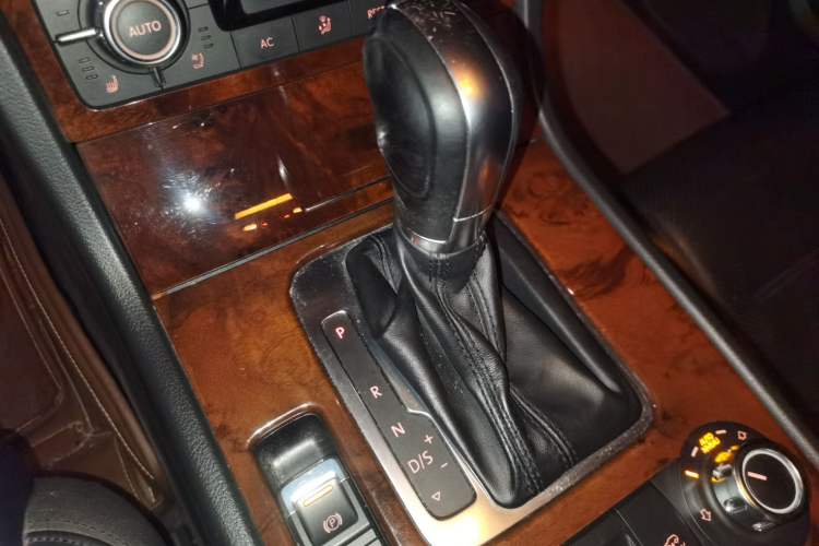 Used Volkswagen Touareg 2013 3.0 TSI Limited Luxury Edition Gear Lever