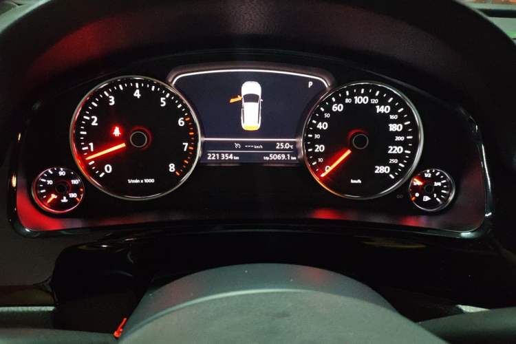Used Volkswagen Touareg 2013 3.0 TSI X 10th Anniversary Limited Edition Instrument Cluster