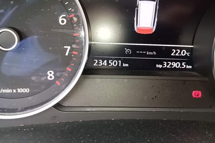 Used Volkswagen Touareg 2013 3.0 TSI X 10th Anniversary Limited Edition Odometer Close Up
