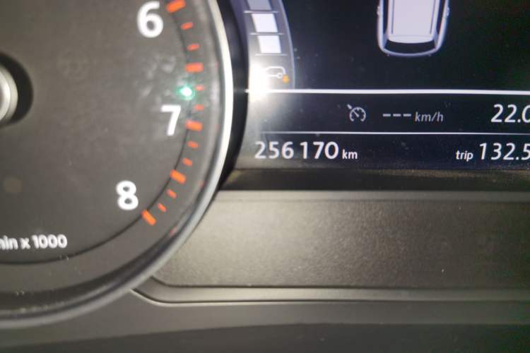 Used Volkswagen Touareg 2013 3.0 TSI Limited Luxury Edition Odometer Close Up