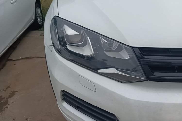 Used Volkswagen Touareg 2013 3.0 TSI X 10th Anniversary Limited Edition Right Front Headlight