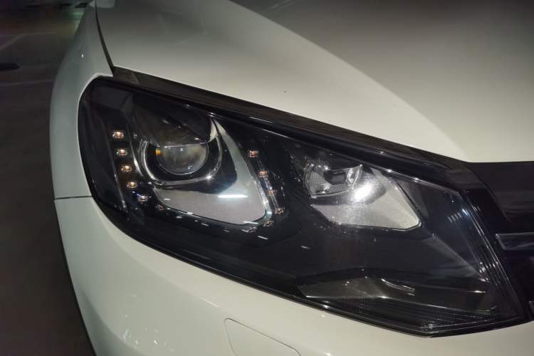 Used Volkswagen Touareg 2013 3.0 TSI Limited Luxury Edition Right Front Headlight