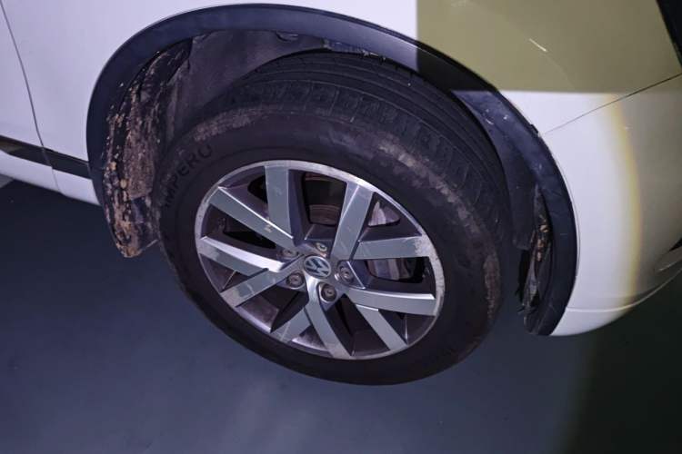 Used Volkswagen Touareg 2013 3.0 TSI X 10th Anniversary Limited Edition Right Front Wheel Hub