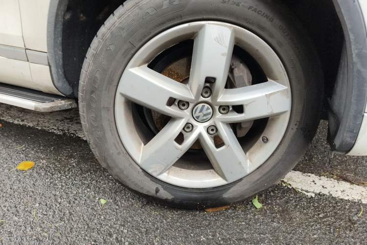 Used Volkswagen Touareg 2013 3.0 TSI Limited Luxury Edition Right Front Wheel Hub