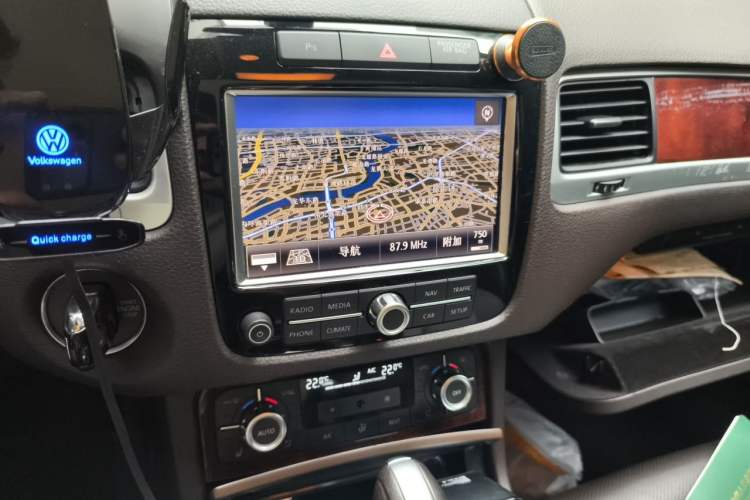 Used Volkswagen Touareg 2014 3.0 TSI New Edition Audio And AC Panel