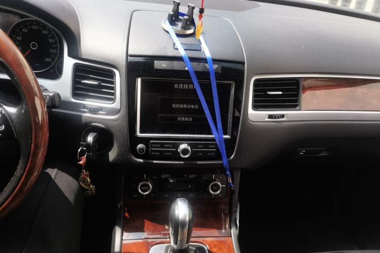 Used Volkswagen Touareg 2014 3.0 TSI New Edition Audio And AC Panel