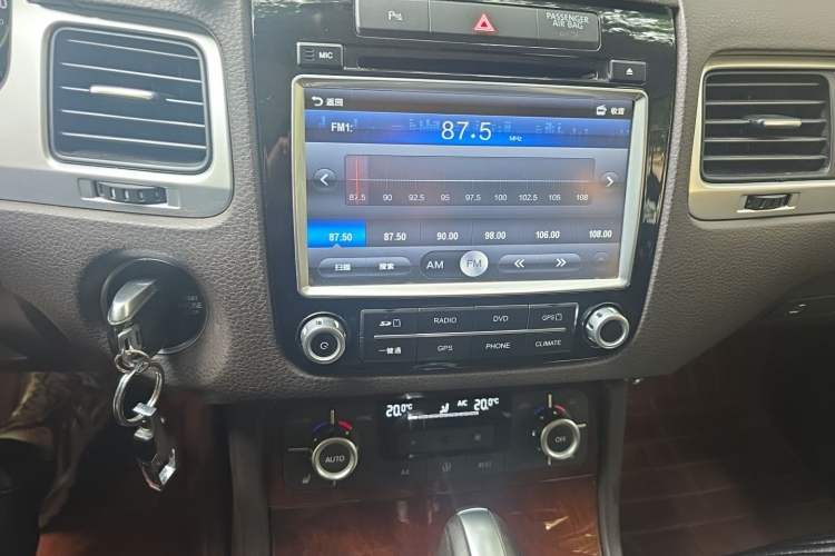 Used Volkswagen Touareg 2014 3.0 TSI New Edition Audio And AC Panel