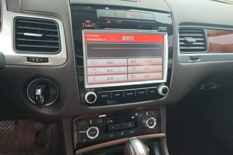 Used Volkswagen Touareg 2014 3.0 TSI New Edition Audio And AC Panel
