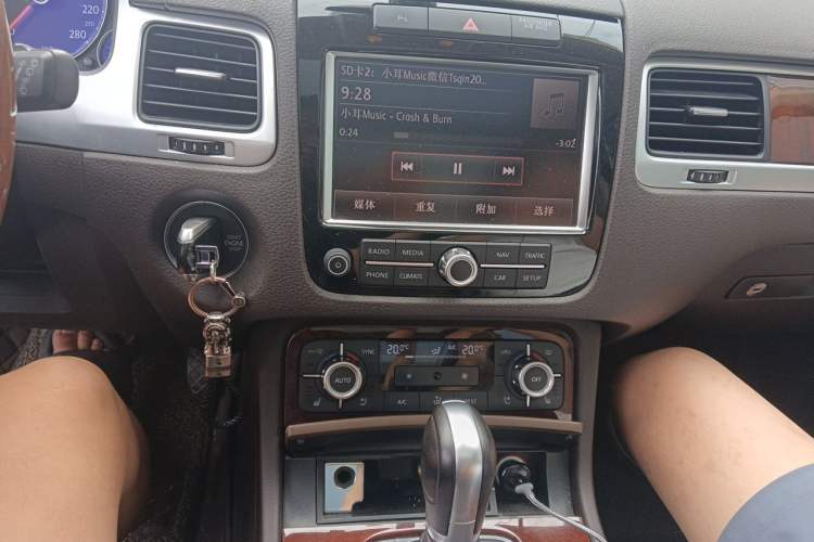 Used Volkswagen Touareg 2014 3.0 TSI New Edition Audio And AC Panel