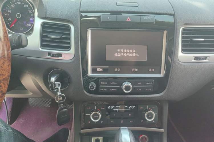 Used Volkswagen Touareg  Audio And AC Panel