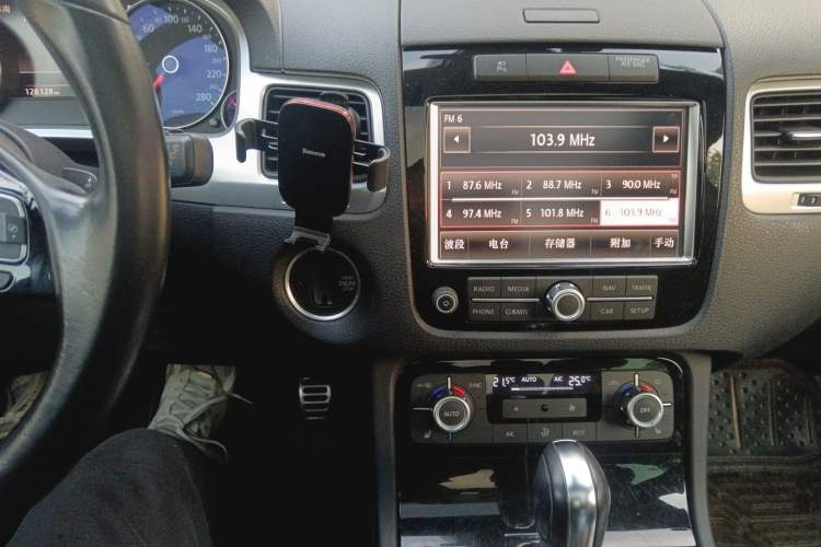 Used Volkswagen Touareg  Audio And AC Panel