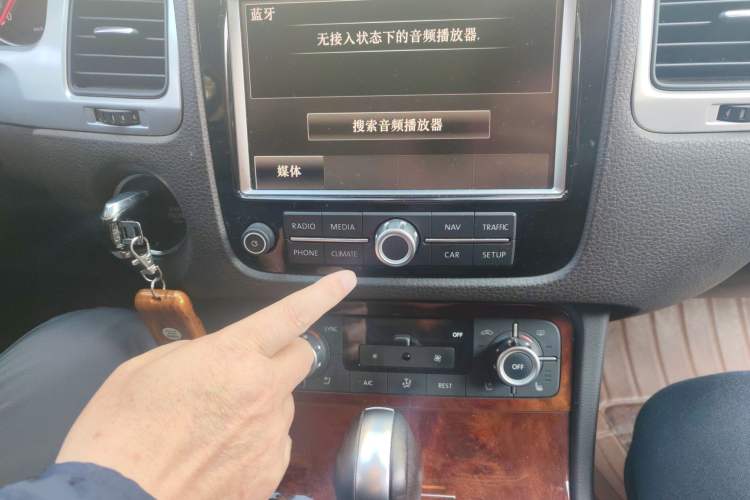 Used Volkswagen Touareg 2014 3.0 TSI New Edition Audio And AC Panel