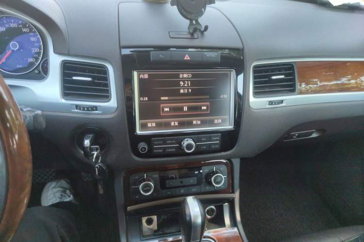 Used Volkswagen Touareg  Audio And AC Panel
