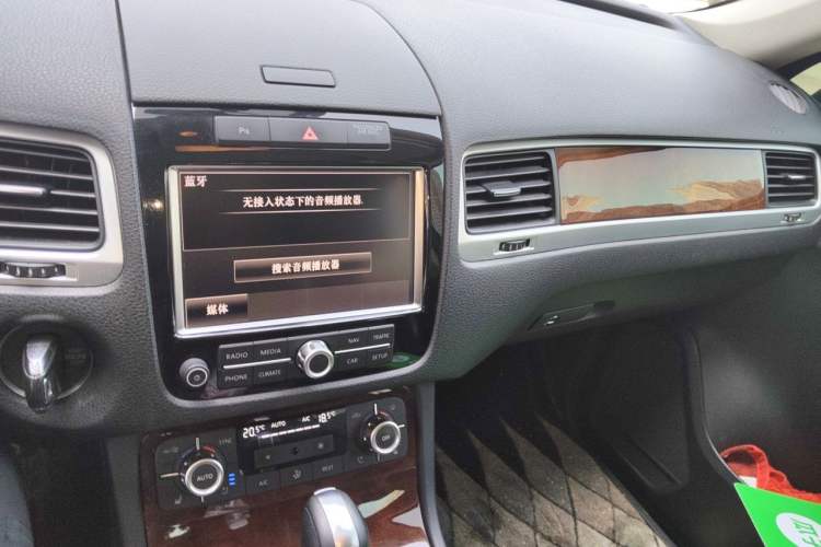 Used Volkswagen Touareg 2014 3.0 TSI New Edition Audio And AC Panel