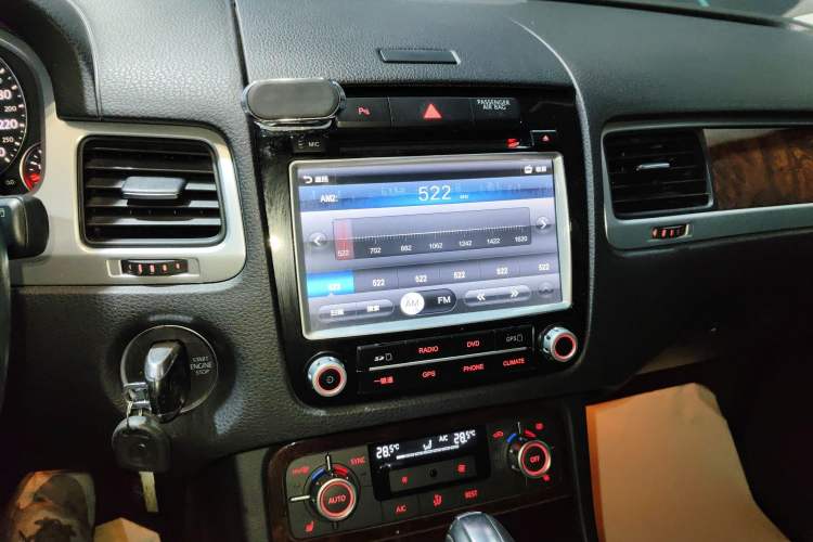 Used Volkswagen Touareg 2014 3.0 TSI New Edition Audio And AC Panel