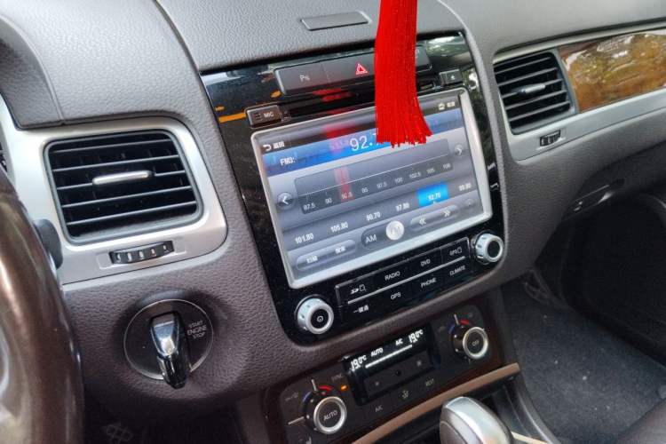 Used Volkswagen Touareg 2014 3.0 TSI New Edition Audio And AC Panel