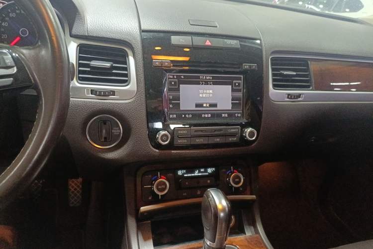 Used Volkswagen Touareg 2014 3.0 TSI New Edition Audio And AC Panel