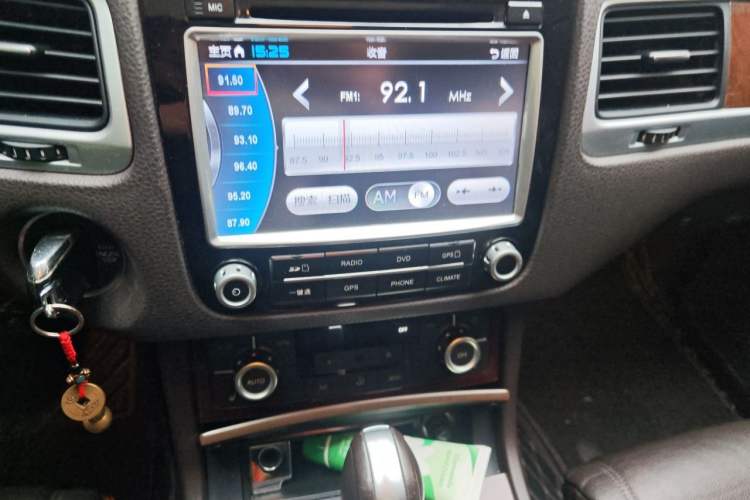 Used Volkswagen Touareg 2014 3.0 TSI New Edition Audio And AC Panel