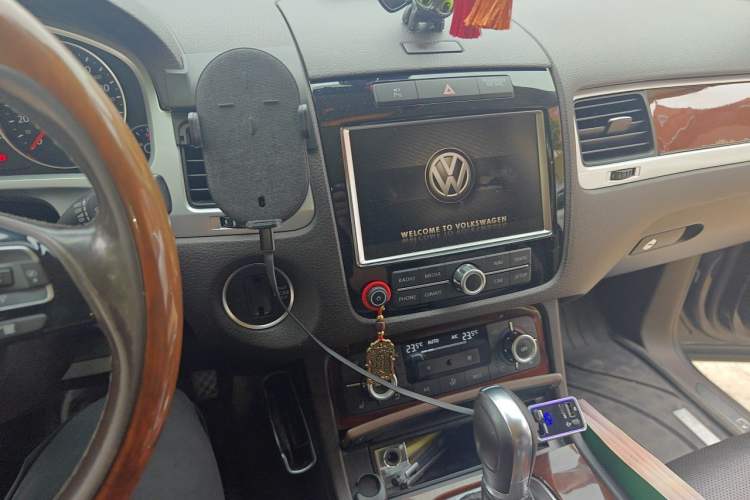 Used Volkswagen Touareg  Audio And AC Panel