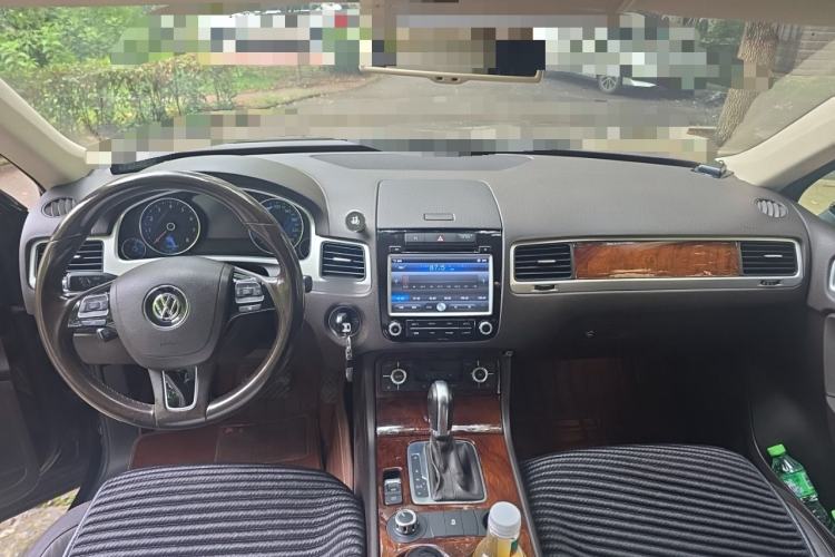 Used Volkswagen Touareg 2014 3.0 TSI New Edition Center Console