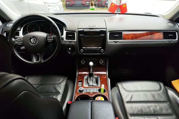Used Volkswagen Touareg 2014 3.0 TSI New Edition Center Console