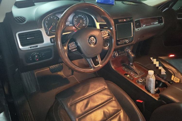 Used Volkswagen Touareg 2014 3.0 TSI New Edition Center Console