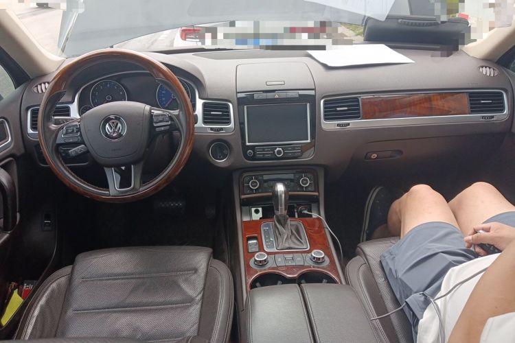 Used Volkswagen Touareg 2014 3.0 TSI New Edition Center Console