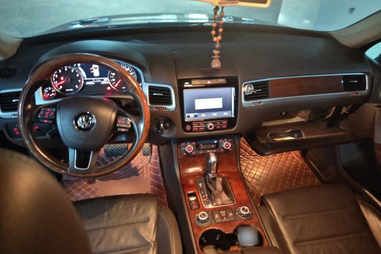 Used Volkswagen Touareg 2014 3.0 TSI New Edition Center Console