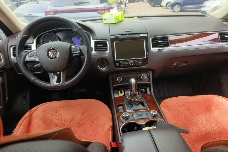 Used Volkswagen Touareg 2014 3.0 TSI New Edition Center Console