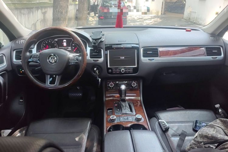 Used Volkswagen Touareg 2014 3.0 TSI New Edition Center Console