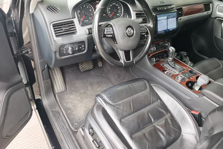 Used Volkswagen Touareg 2014 3.0 TSI New Edition Center Console
