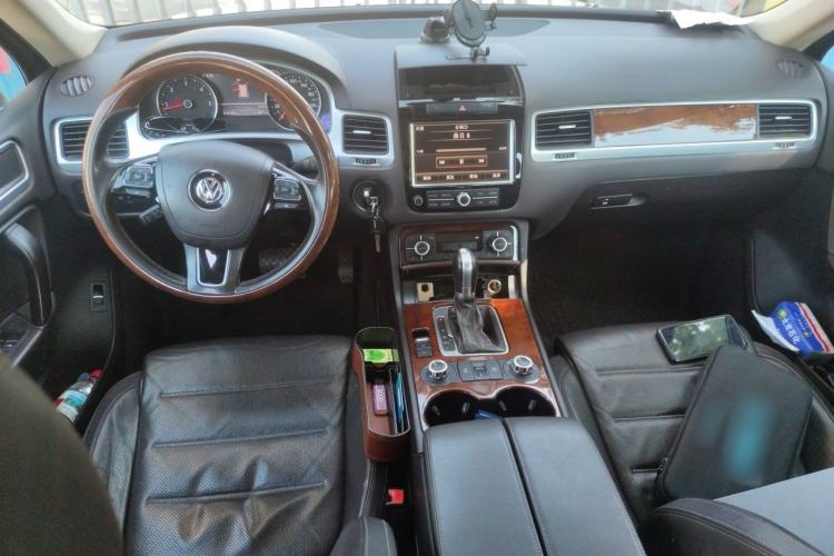 Used Volkswagen Touareg  Center Console