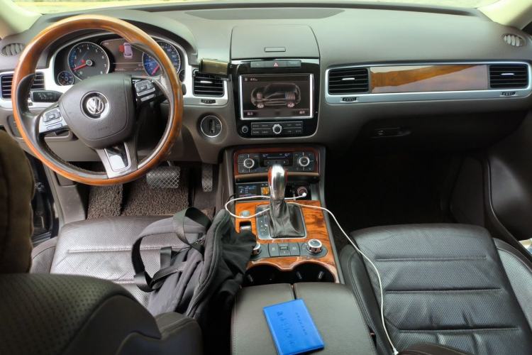 Used Volkswagen Touareg 2014 3.0 TSI New Edition Center Console