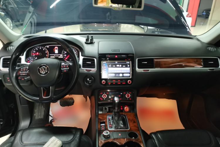 Used Volkswagen Touareg 2014 3.0 TSI New Edition Center Console