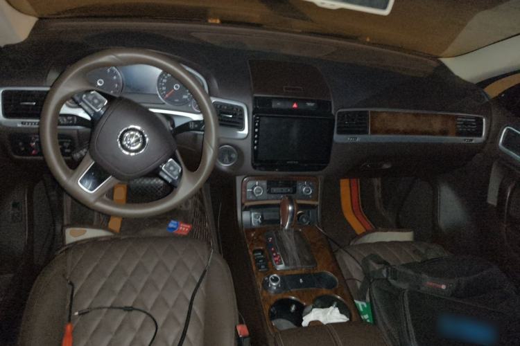 Used Volkswagen Touareg 2014 3.0 TSI New Edition Center Console