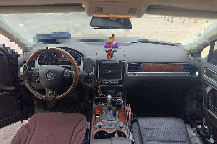 Used Volkswagen Touareg  Center Console