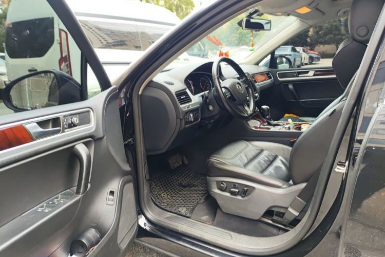 Used Volkswagen Touareg 2014 3.0 TSI New Edition Driver Seat